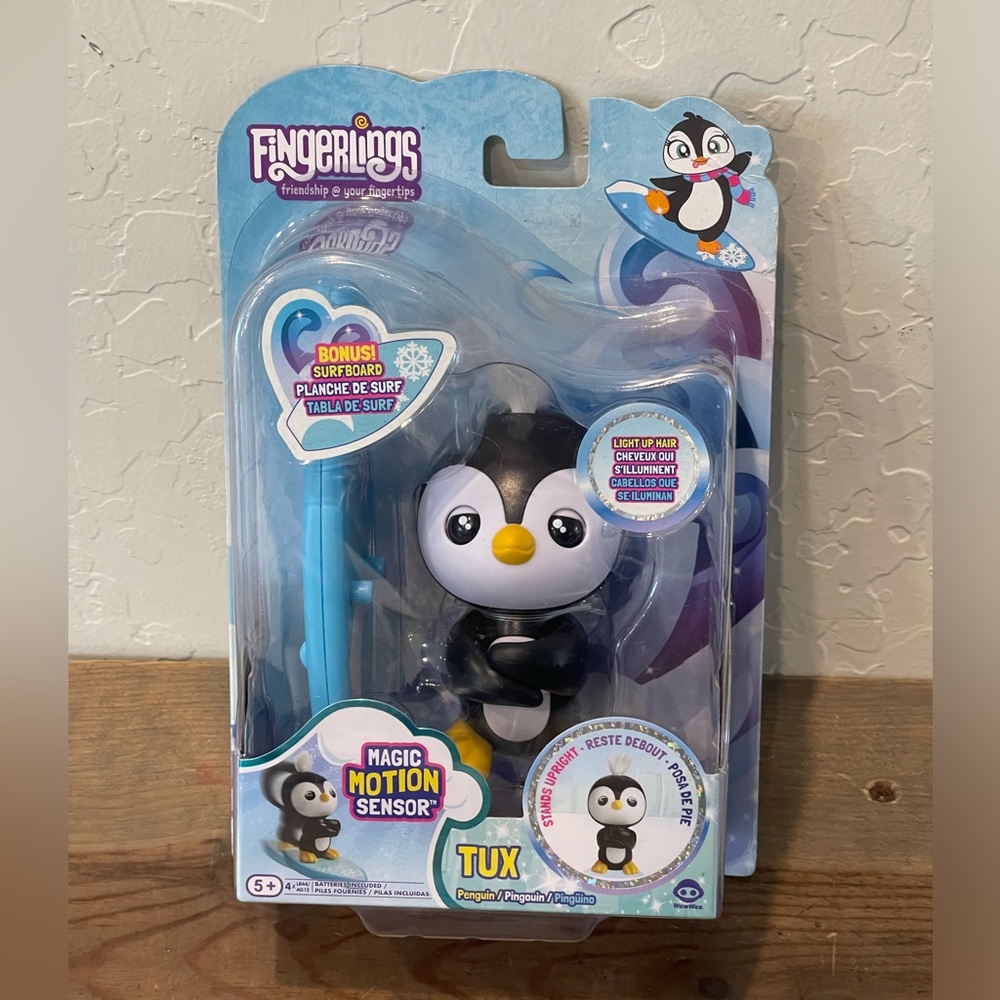 SOLD ✅ NEW WowWee Fingerlings TUX The Penguin Interactive Magic Motion Sensor